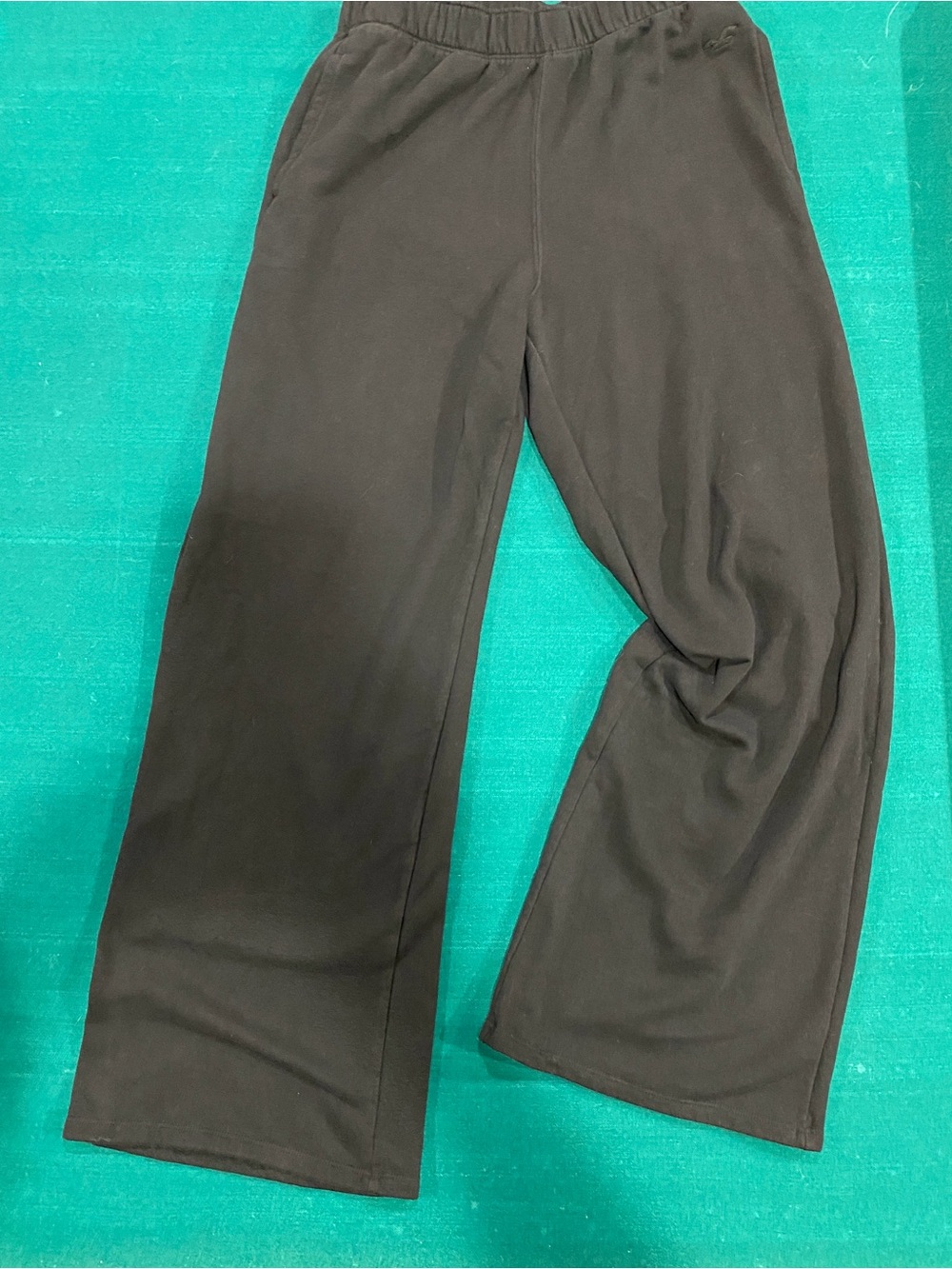 Hollister Women’s Black Wide-Leg Sweatpants with pockets Size S